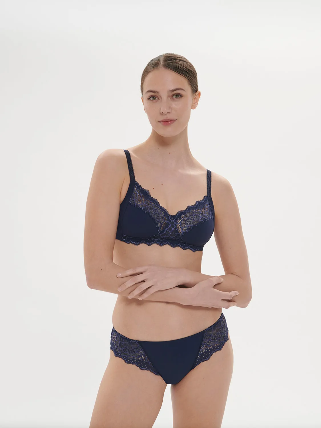 Caresse Wireless Triangle - Ink Blue