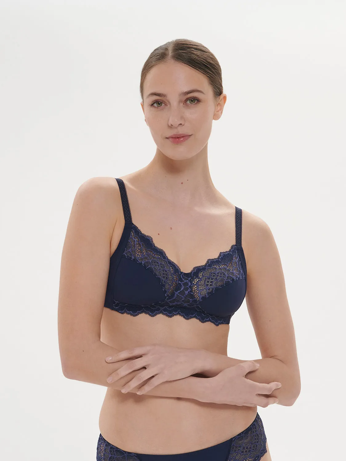 Caresse Wireless Triangle - Ink Blue