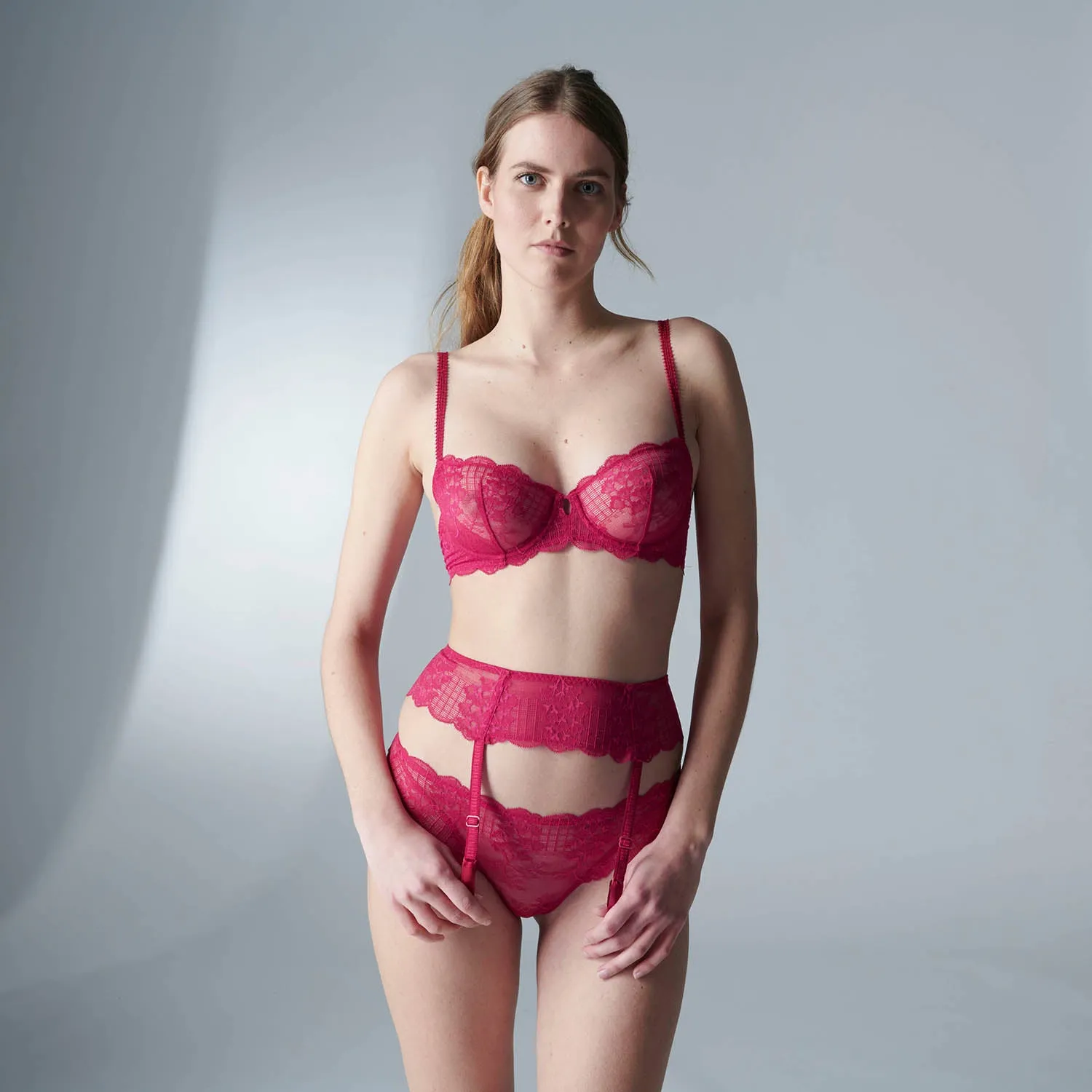 Reve Suspender Belt - Cranberry